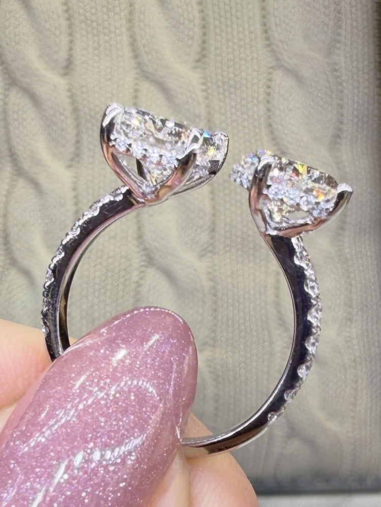 toi et moi
14k white gold
fishtail setting
underhalo
hiddenhalo
pear cut
radiant cut 