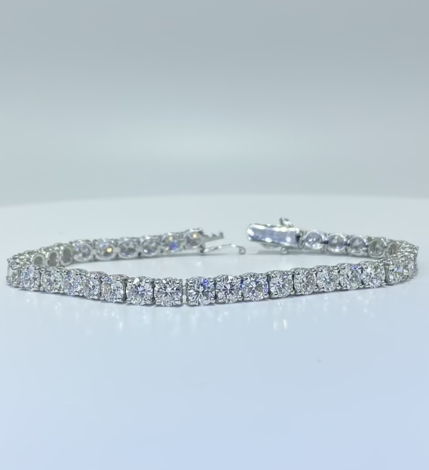 
                    Tennis Bracelet 15.89ct
                  