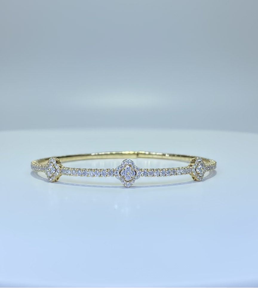 
                    Diamond Bangle 1.57ct
                  