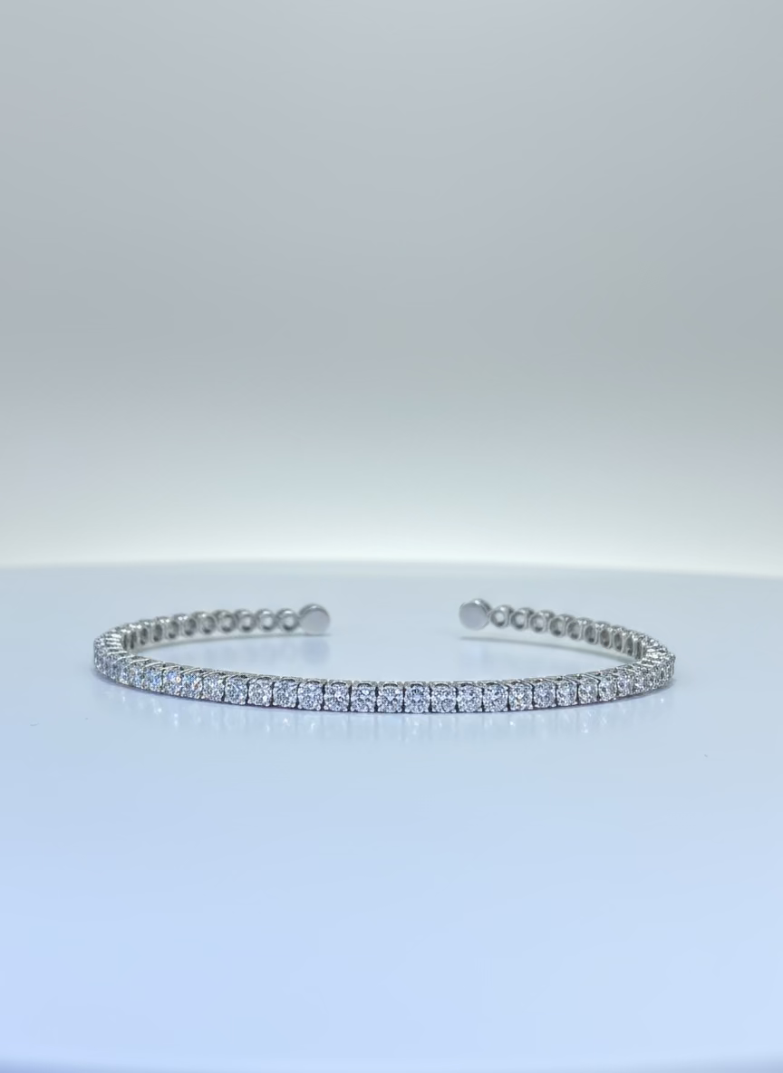 
                    Diamond Bangle 1.80ct
                  