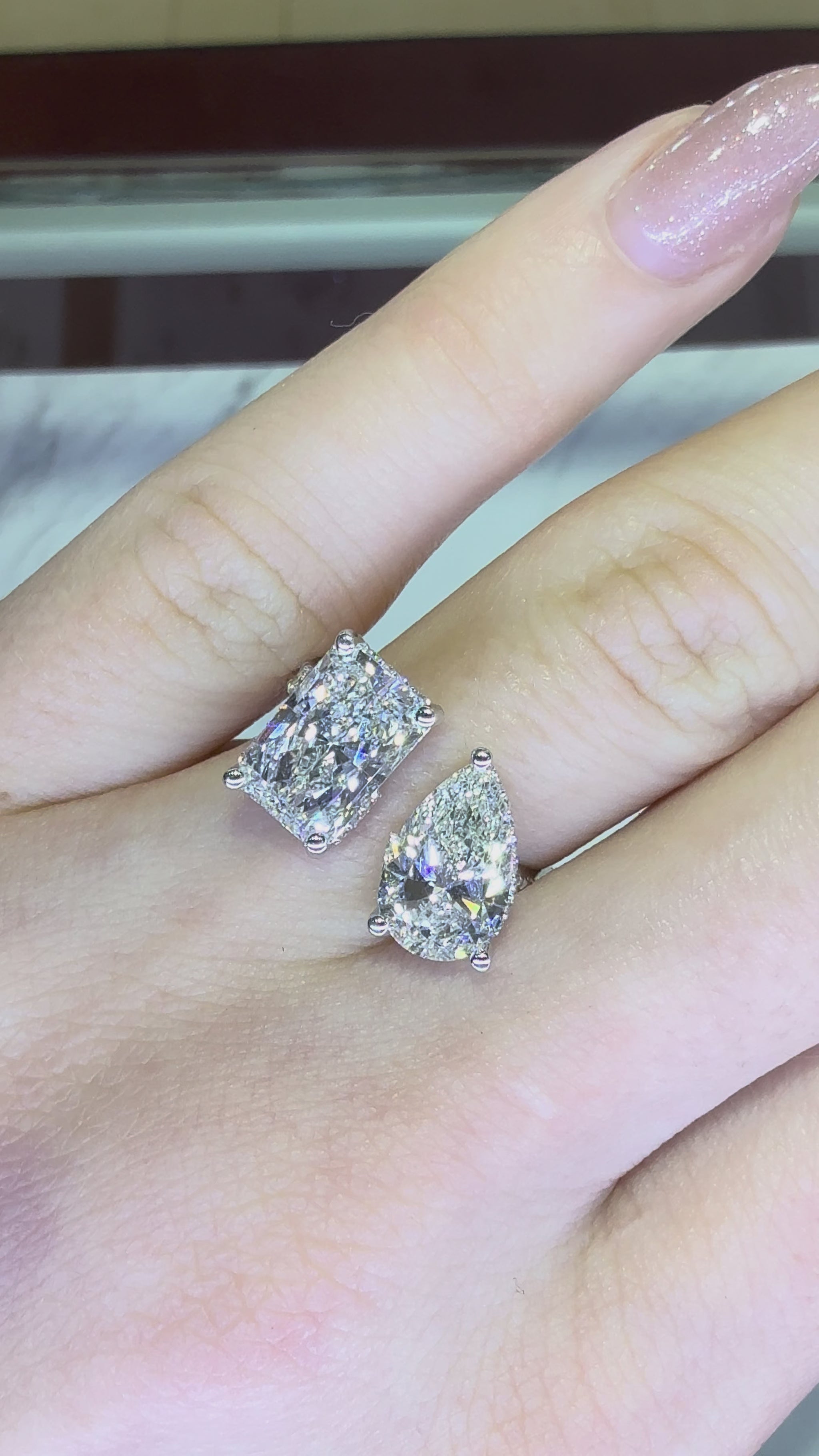 toi et moi
14k white gold
fishtail setting
underhalo
hiddenhalo
pear cut
radiant cut 